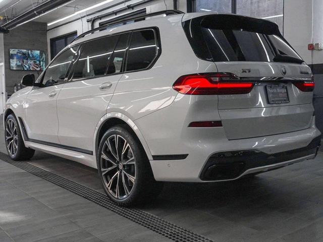 Photo of 2022 Mineral White Metallic BMW X7