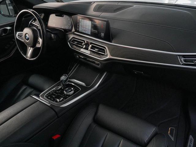 Photo of 2022 Mineral White Metallic BMW X7