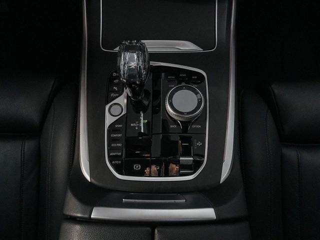 Photo of 2022 Mineral White Metallic BMW X7