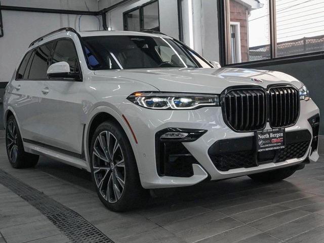 Photo of 2022 Mineral White Metallic BMW X7