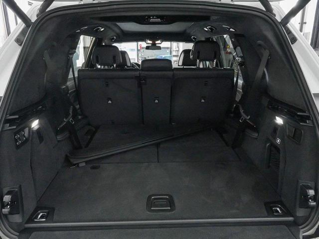 Photo of 2022 Mineral White Metallic BMW X7