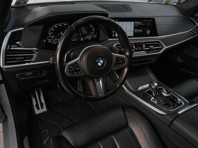 Photo of 2022 Mineral White Metallic BMW X7