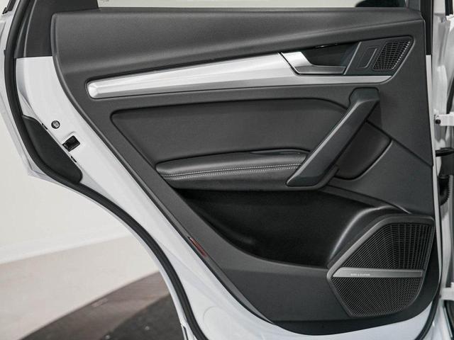 Photo of 2023 Glacier White Metallic Audi Q5
