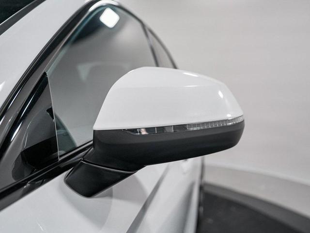 Photo of 2023 Glacier White Metallic Audi Q5