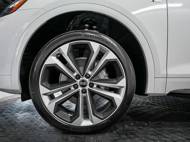 Photo of 2023 Glacier White Metallic Audi Q5