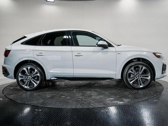 Photo of 2023 Glacier White Metallic Audi Q5