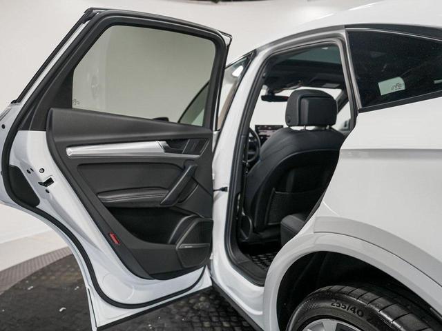 Photo of 2023 Glacier White Metallic Audi Q5