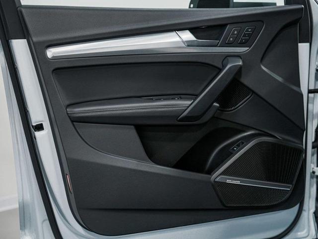 Photo of 2023 Glacier White Metallic Audi Q5