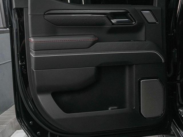 Photo of 2024 Onyx Black GMC Sierra 1500