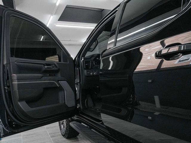 Photo of 2024 Onyx Black GMC Sierra 1500
