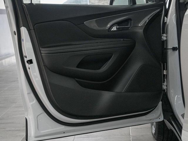 Photo of 2022 Summit White Buick Encore