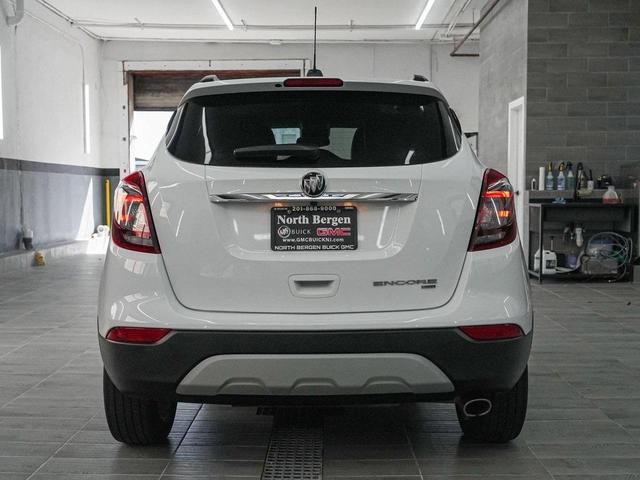 Photo of 2022 Summit White Buick Encore