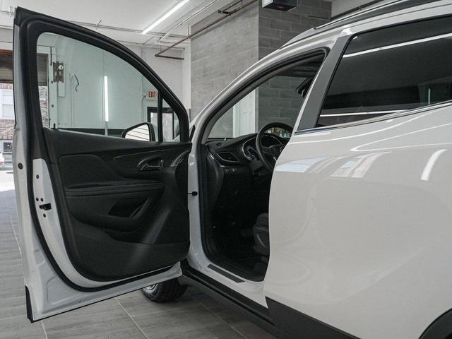 Photo of 2022 Summit White Buick Encore