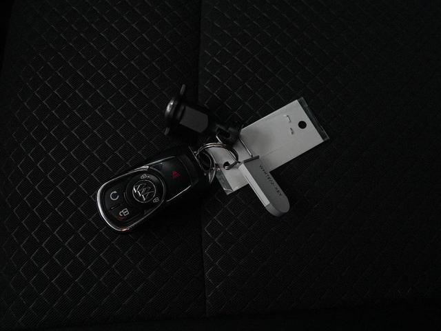 Photo of 2022 Summit White Buick Encore