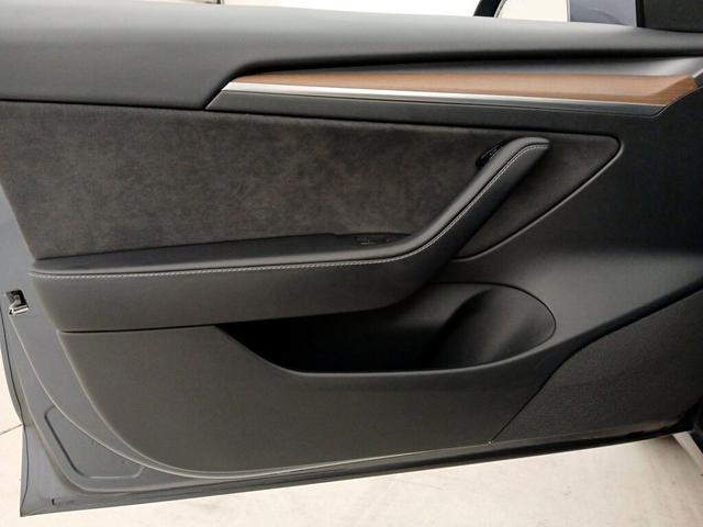Photo of 2023 Gray Tesla Model 3