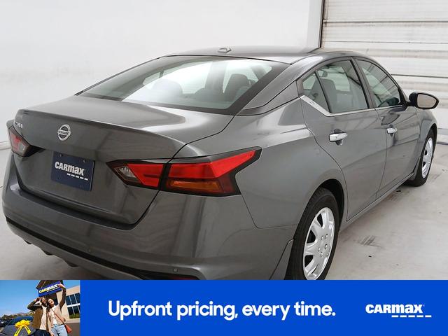 Photo of 2020 Gray Nissan Altima