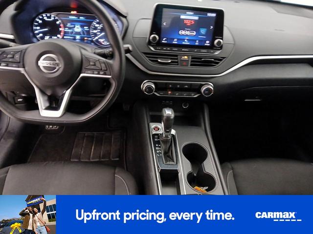 Photo of 2020 Gray Nissan Altima