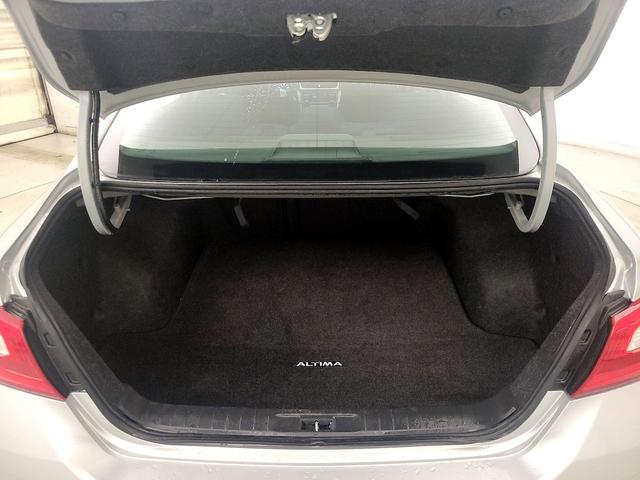 Photo of 2017 Gray Nissan Altima