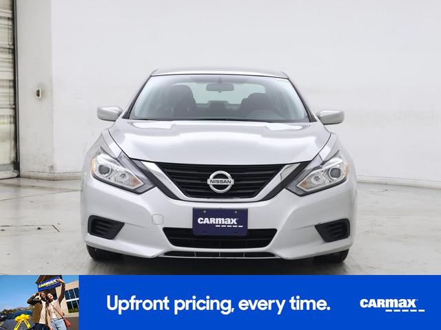Photo of 2017 Gray Nissan Altima