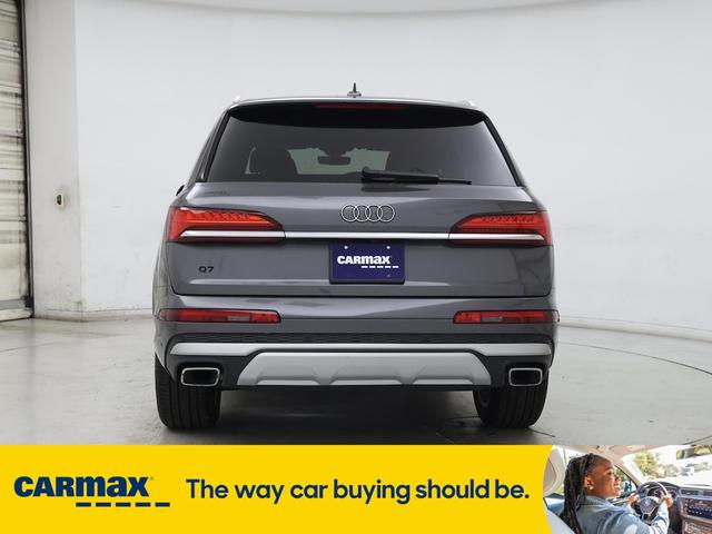 Photo of 2025 Gray Audi Q7