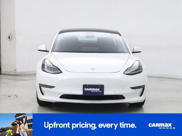 Photo of 2021 White Tesla Model 3