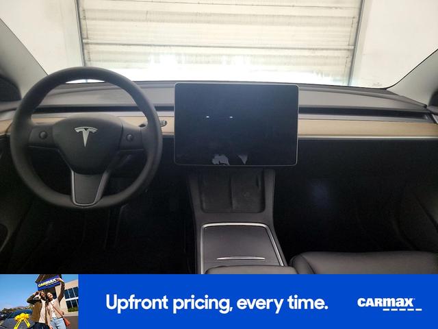 Photo of 2021 White Tesla Model 3