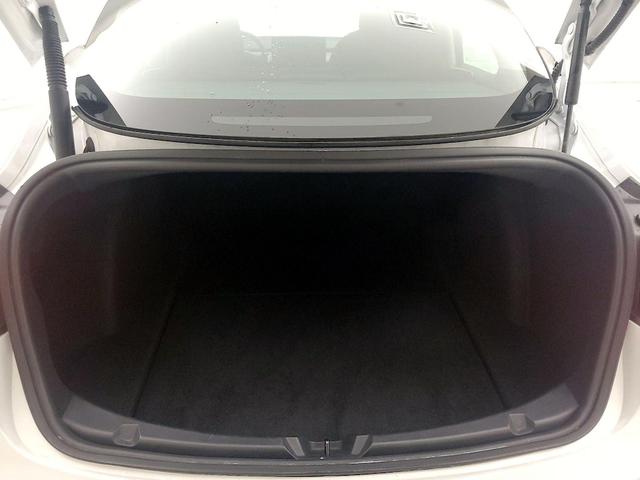 Photo of 2021 White Tesla Model 3