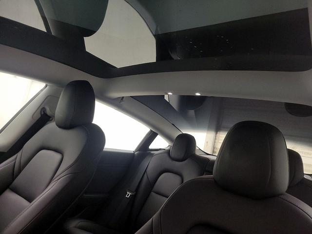 Photo of 2021 White Tesla Model 3