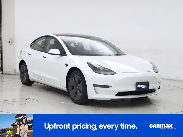 Photo of 2021 White Tesla Model 3