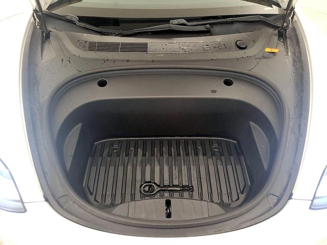 Photo of 2021 White Tesla Model 3