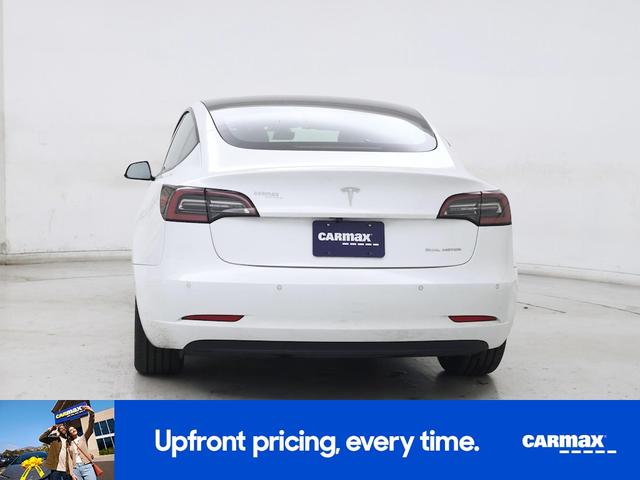 Photo of 2021 White Tesla Model 3