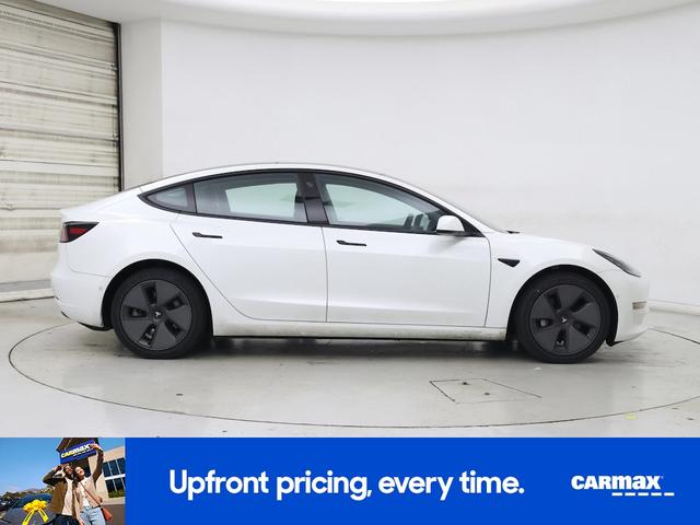 Photo of 2021 White Tesla Model 3