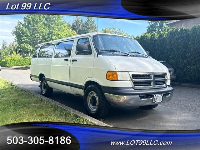 Photo of 1999 White Dodge Ram Van