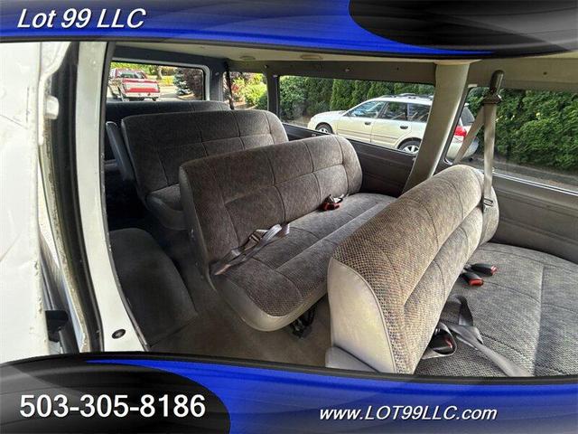 Photo of 1999 White Dodge Ram Van