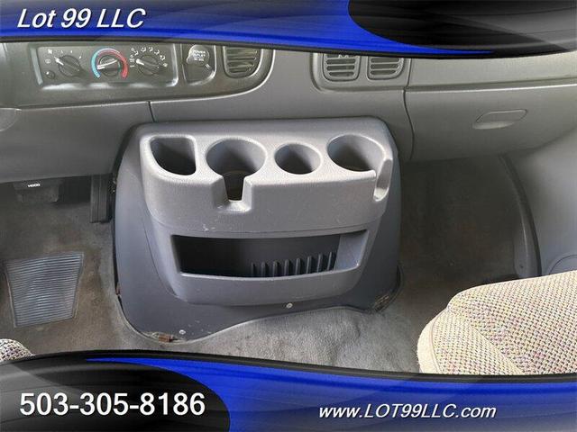 Photo of 1999 White Dodge Ram Van