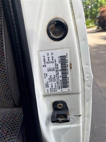 Photo of 1999 White Dodge Ram Van