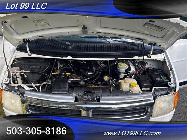 Photo of 1999 White Dodge Ram Van