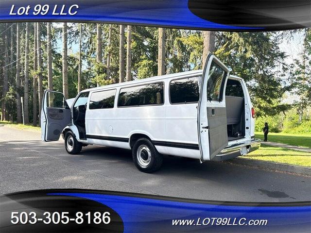 Photo of 1999 White Dodge Ram Van
