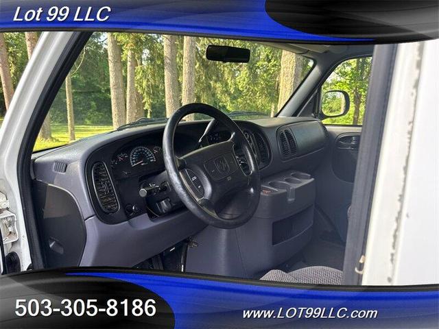 Photo of 1999 White Dodge Ram Van