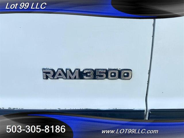 Photo of 1999 White Dodge Ram Van