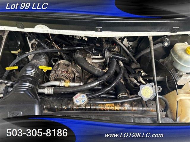 Photo of 1999 White Dodge Ram Van
