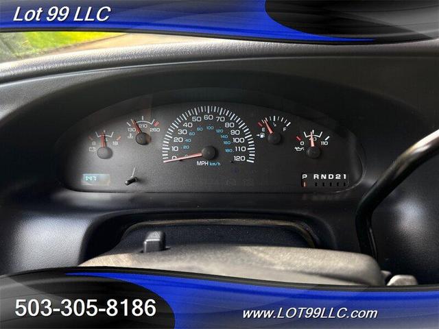 Photo of 1999 White Dodge Ram Van