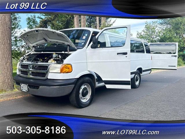 Photo of 1999 White Dodge Ram Van