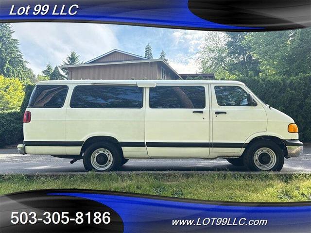 Photo of 1999 White Dodge Ram Van