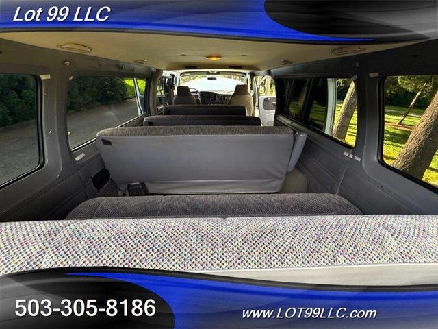 Photo of 1999 White Dodge Ram Van