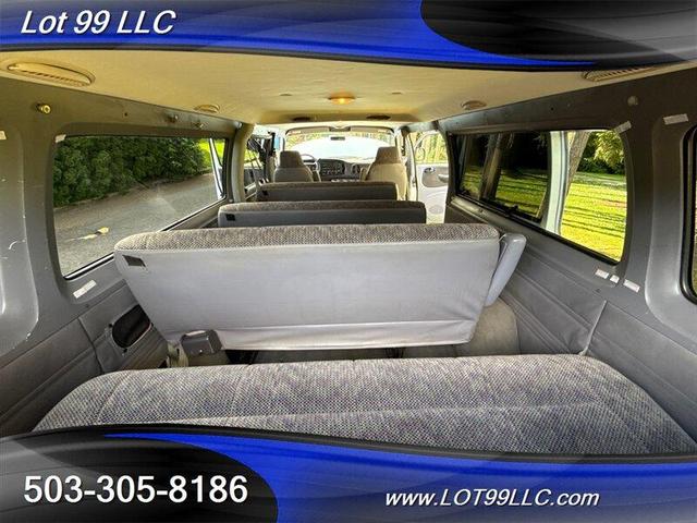Photo of 1999 White Dodge Ram Van