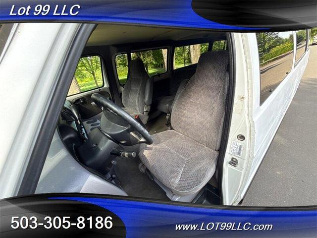 Photo of 1999 White Dodge Ram Van