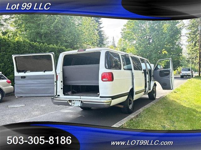 Photo of 1999 White Dodge Ram Van