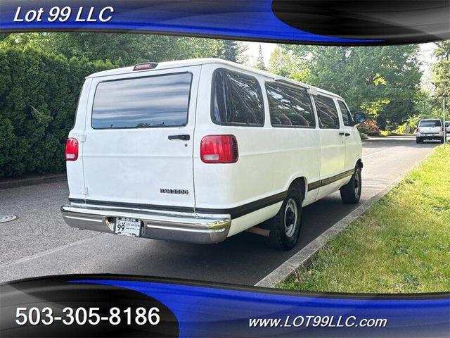 Photo of 1999 White Dodge Ram Van