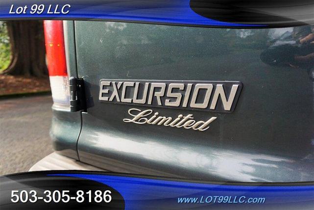 Photo of 2001 Dark Satin Green Clearcoat Metallic Ford Excursion